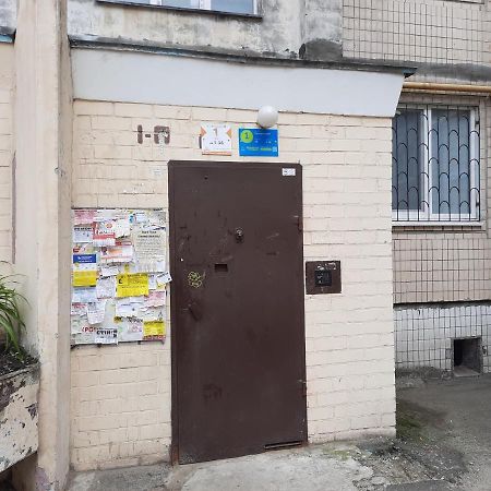 Посуточно Мини-Студия Метро Минская Киев Esterno foto